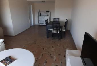 Alquilo departamento (termporario) para 6 personas en pleno centro has Balcony rooms