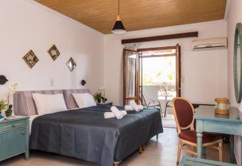 Mouria 3 has Balcony rooms