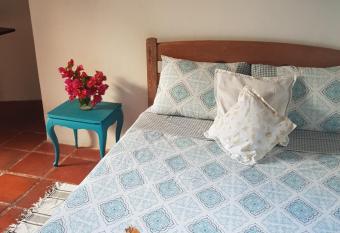 Chal   Flor do ser has Balcony rooms