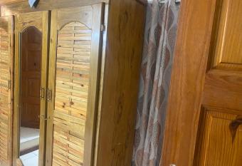 In an out apartment allows 18 year olds to book a room