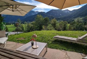 Gem  tliches Berg-Chalet mit Panoramablick has Balcony rooms