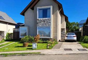 Dormitorio privado ba  o compartido allows 18 year olds to book a room