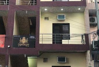 OYO Hotel Inn allows 18 year olds to book a room