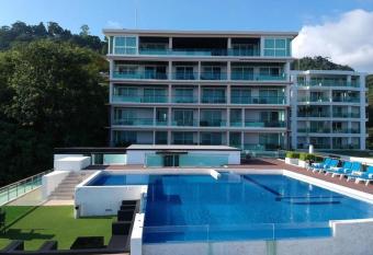 4 Bed Manresa Cliff Penthouse Phuket Private Pool has rooms with a private hot tub