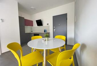 Nuovo a 40 passi dal mare. A casa di    Bicca    has Balcony rooms