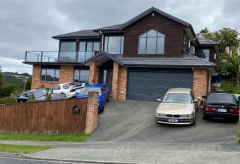 Luxury 5beds and 5bedroom has Smoking/Balcony rooms