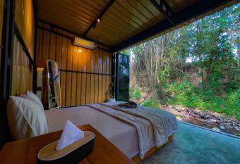 Villa Kamar Tamu Kampung Bening has Balcony rooms