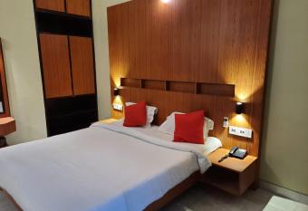 HOTEL GIRDHAR MAHAL has Smoking/Balcony rooms