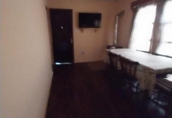 CASA DE TOTAL DESCANSO Y SEGURIDAD allows 18 year olds to book a room