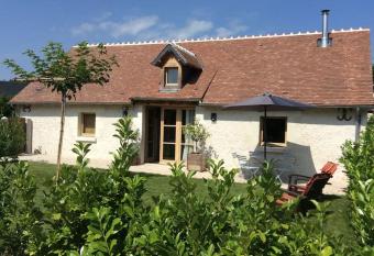 G  te de Ch  teau Gaillard, Cheverny. allows 18 year olds to book a room