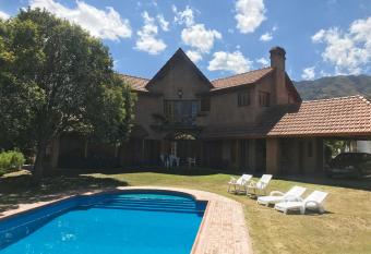 Las Lavandas - Hermoso Chalet en Villa de Merlo con vista a las sierras allows 18 year olds to book a room