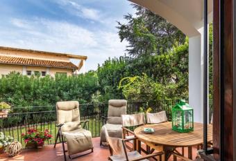 Villa la Magnolia has Balcony rooms