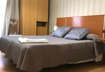 HOSTAL TREVINCA allows 18 year olds to book a room