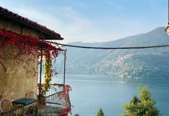 Casa Giulietta Sopravilla has Balcony rooms