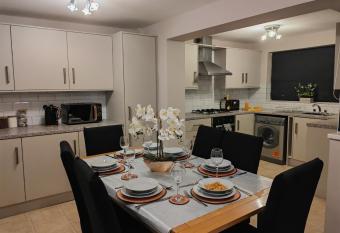 Property Malak Homz - Eaglescliffe allows 18 year olds to book a room