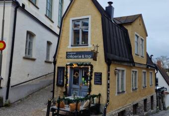 Cr  perie & logi has Balcony rooms