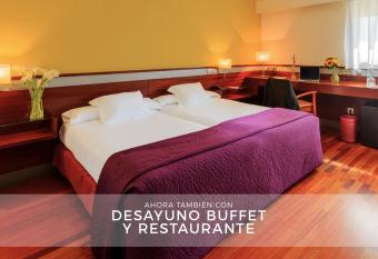 Hostal Torrej  n allows 18 year olds to book a room