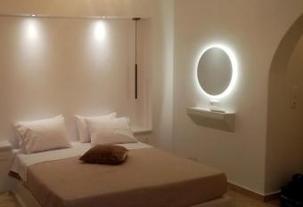 Little Yard Studios & Apartments #6 allows 18 year olds to book a room