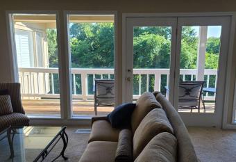 Beautiful 3br/2ba near Prairie Creek Marina has Balcony rooms