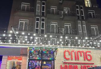 lion hotel has Smoking/Balcony rooms