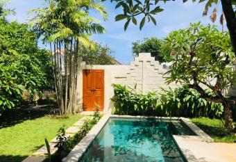 Villa Abhista     seminyak has rooms with a private hot tub