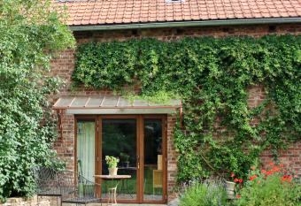 G  te l Ecurie has Balcony rooms