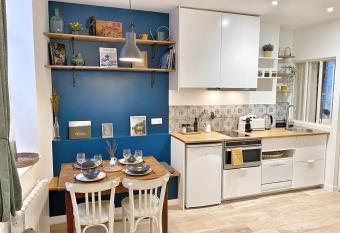 L atelier des songes - Deux pi  ces - Centre ville allows 18 year olds to book a room