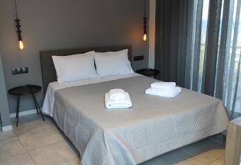 doloras_methana has Balcony rooms