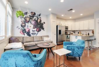 Condo 02 - Dreamscape Nashville - A West End Condo Experience has Balcony rooms