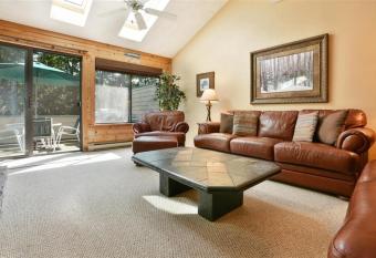 Seven Springs 2 Bedrooms Premium Condo, fireplace and a view condo has Balcony rooms