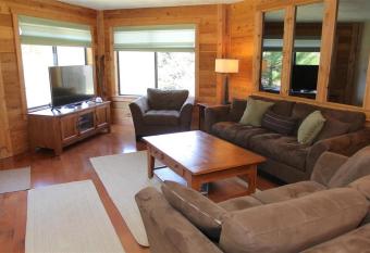 Seven Springs 1 Bedroom Premium Condo, Ski In Ski Out condo has Balcony rooms