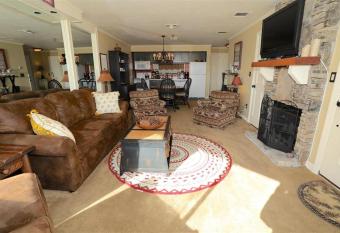 Seven Springs 1 Bedroom Premium Condo, Ski In Ski Out condo has Balcony rooms