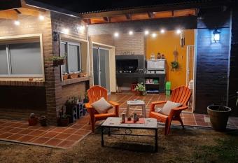 De paso primo has Balcony rooms