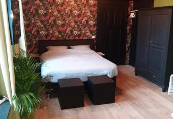 Herberg Lambic allows 18 year olds to book a room