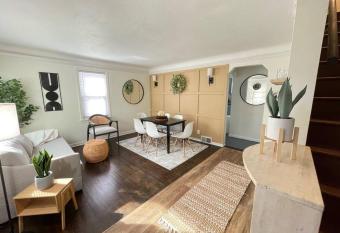 New! Cozy 4-bedroom w/ free parking. Dogs welcome! has Balcony rooms