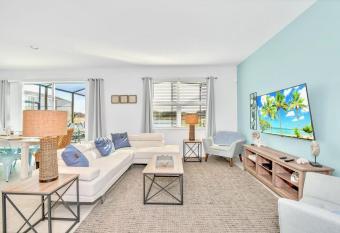 8BR Family Home with Private Pool & Theatre Room allows 18 year olds to book a room