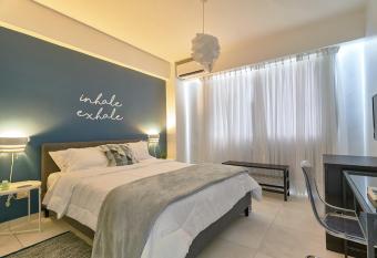 Lincoln suite apto 403 allows 18 year olds to book a room