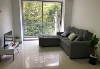 APARTAMENTO GRANDE CERCA A CENTRO COMERCIAL has Balcony rooms