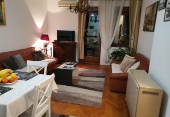 Rajana , Beograd - Hram Svetog Save allows 18 year olds to book a room