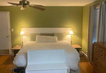 Cozy Cayce Hideout allows 18 year olds to book a room