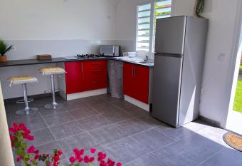 T2 Paisible et spacieux allows 18 year olds to book a room