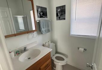 Cozy apartment in Shenandoah allows 18 year olds to book a room