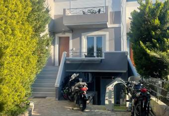 Loutraki life has Balcony rooms