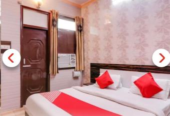 Hotel P R Palace has Balcony rooms