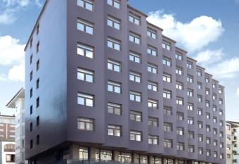 Hotel Unzaga Plaza allows 18 year olds to book a room