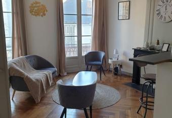 El  gant appartement au c  ur du Vieux Tours has Balcony rooms