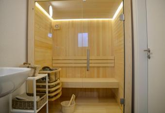 Atelier mit Sauna und Homeoffice has Balcony rooms