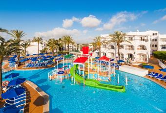 Globales Bouganvilla allows 18 year olds to book a room