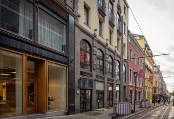 Bob W Sentralen allows 18 year olds to book a room