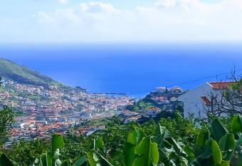Maison panoramique Mer/Montagne has Balcony rooms